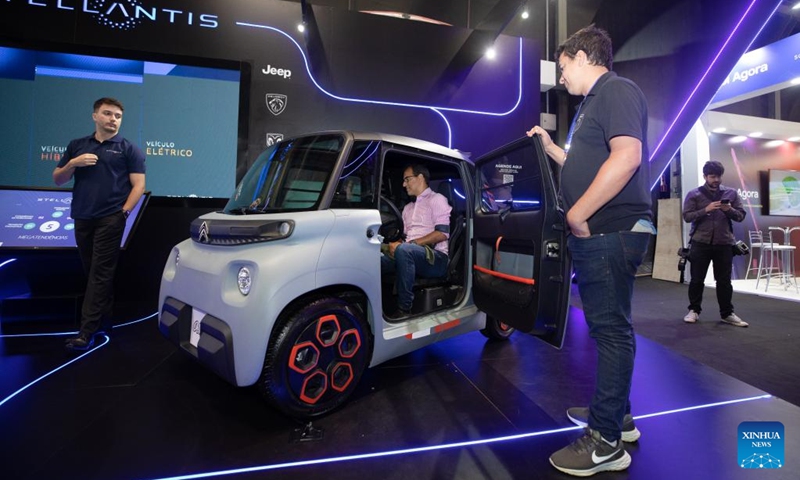 Visitors experience an electric car at Rio Innovation Week in Rio de Janeiro, Brazil, on Nov. 8, 2022. The four-day Rio Innovation Week opened in Rio de Janeiro on Tuesday. (Xinhua/Wang Tiancong)