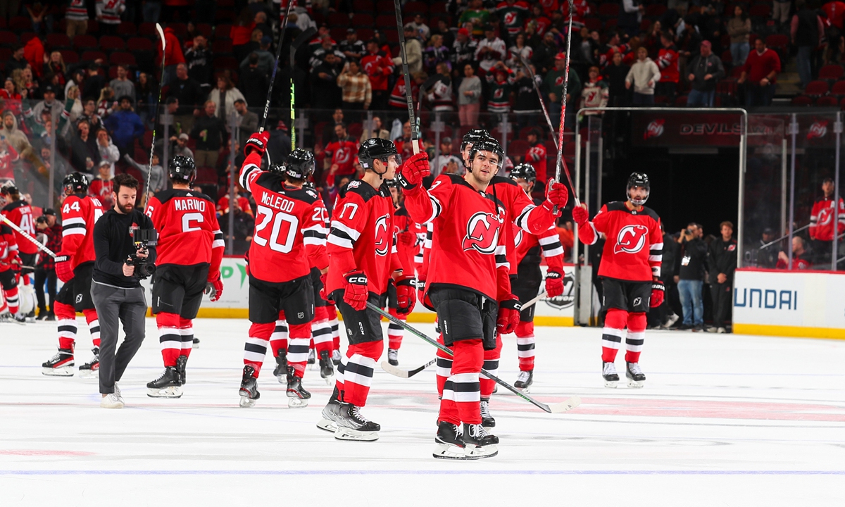 Nico Hischier late goal gives Devils the win over Calgary Flames