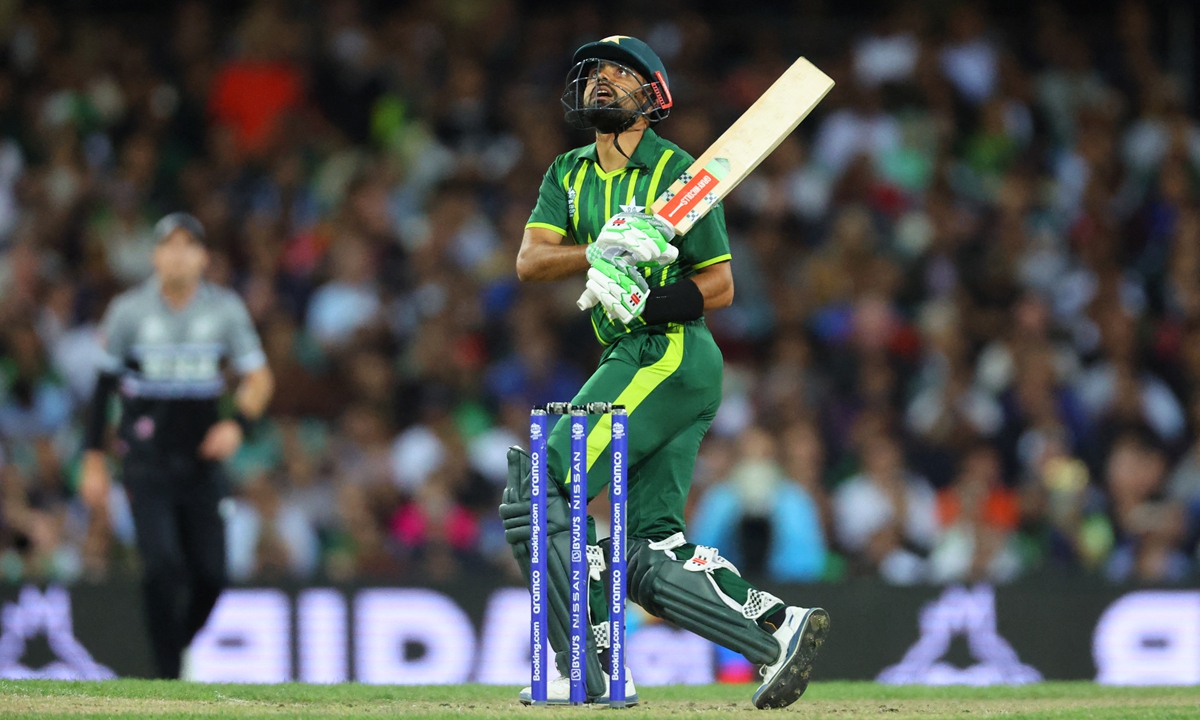 Babar Azam watches the ball go toward the boundary during the ICC men's Twenty20 World Cup 2022 semifinal cricket match in Sydney on November 9, 2022. Photo: AFP