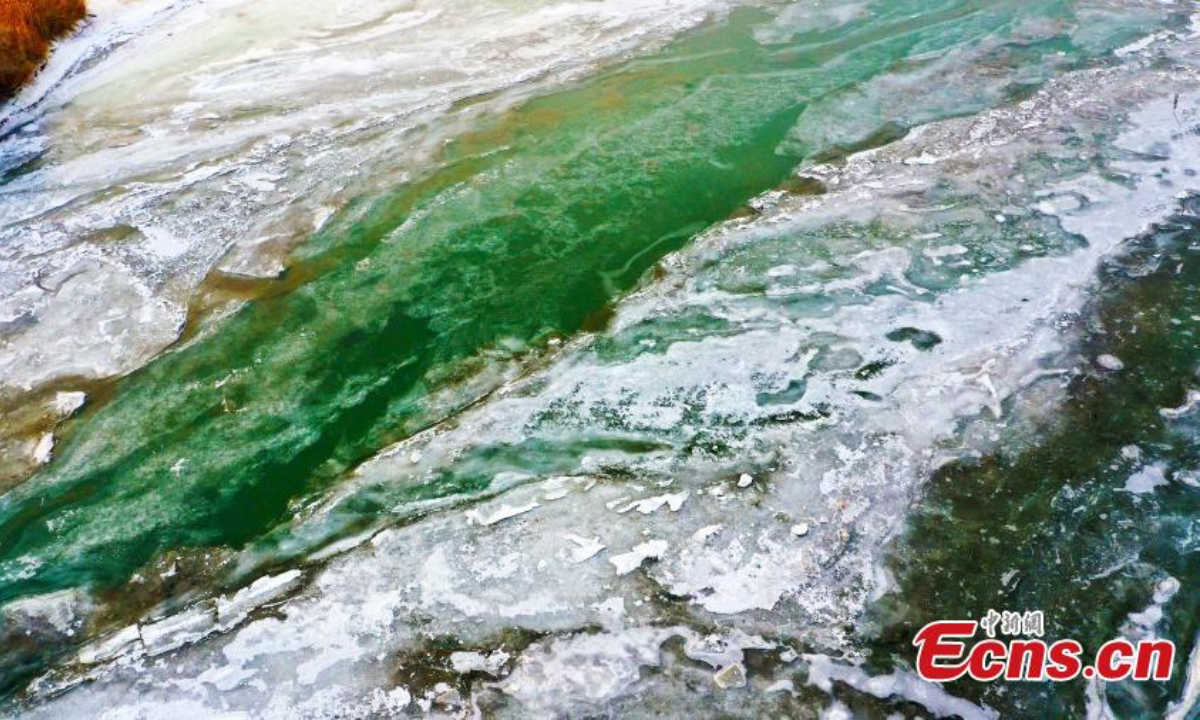 Aerial view shows drift ice floating in the Kaidu River with snow on the river bank in Hejing County, northwest China's Xinjiang Uyghur Autonomous Region, Dec 15, 2022. Photo: China News Service