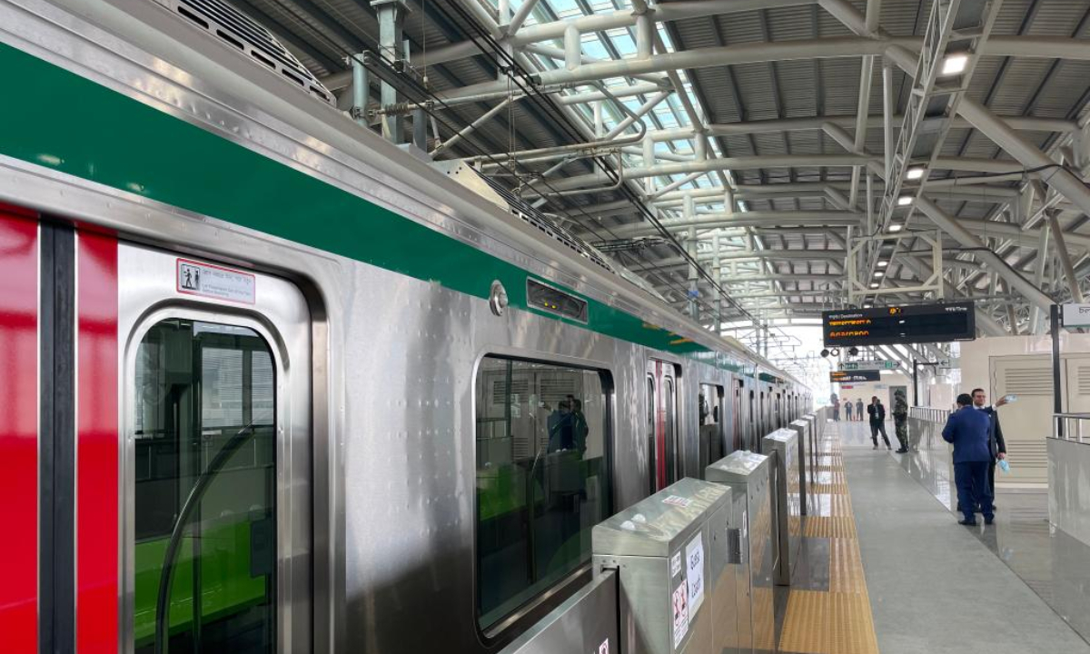 This photo taken with a cellphone on Dec 28, 2022 shows a platform of Mass Rapid Transit (MRT Line)-6 in Dhaka, Bangladesh. Bangladesh's first-ever metro began commercial operations Wednesday, setting a milestone in the country's transportation history. Photo:Xinhua