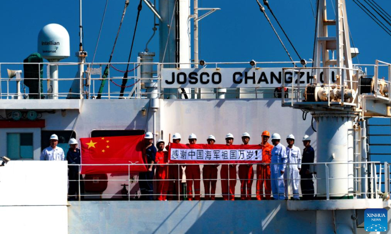 Crew members of a ship escorted by the 41st fleet of the Chinese People's Liberation Army Navy display a sign to express gratitude to the Chinese navy fleet on Aug. 5, 2022. A Chinese navy fleet returned to the port city of Zhoushan in east China's Zhejiang Province on Tuesday after completing its mission of escorting civilian vessels in the Gulf of Aden and in the waters off Somalia. Photo: Xinhua