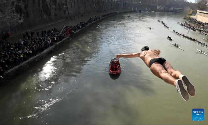 A man dives into the Tiber River from the Ponte Cavour bridge, as a part of traditional New Year celebrations, in Rome, Italy, Jan. 1, 2023. (Photo by Alberto Lingria/Xinhua)