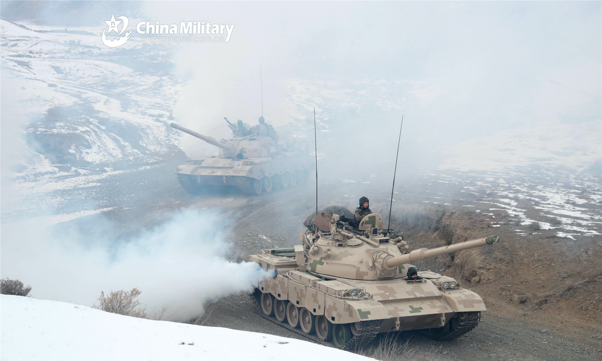 Main battle tanks (MBTs) attached to an armored element of a combined-arms regiment under the PLA Xinjiang Military Command are en route to the training field during a tactical maneuver training exercise on November 30, 2022. (eng.chinamil.com.cn/Photo by Yuan Kai)