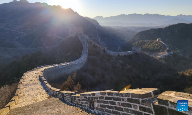 This photo taken on Jan. 1, 2023 shows the sunrise scenery at the Simatai section of the Great Wall in Miyun District, Beijing, capital of China. (Xinhua/Xing Guangli)