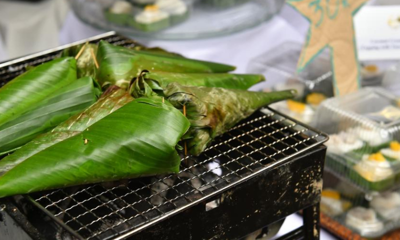 This photo taken on Dec. 11, 2022 shows foods at a booth during the 2022 International Food Festival in Hanoi, Vietnam. The 2022 International Food Festival took place here on Sunday, featuring more than 100 booths with unique culinary experiences from different cultures. (Xinhua/Hu Jiali)