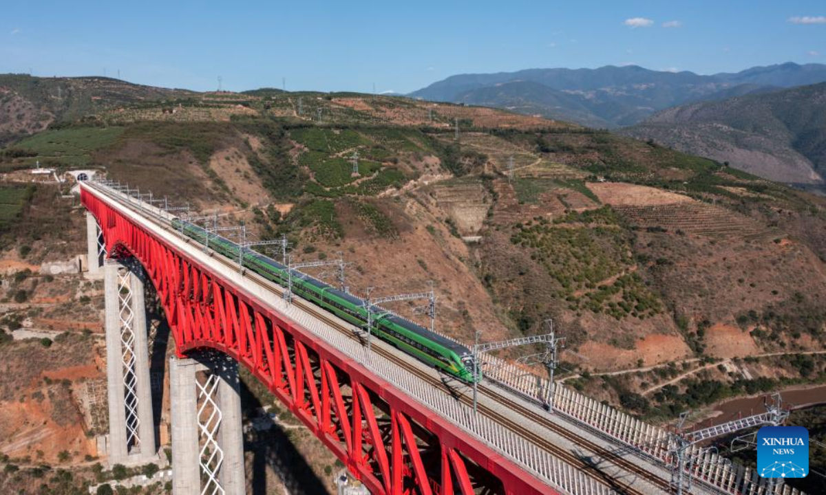 This aerial photo taken on Nov 23, 2022 shows a Fuxing bullet train running on the Yuanjiang bridge of the China-Laos Railway in southwest China's Yunnan Province. Photo:Xinhua