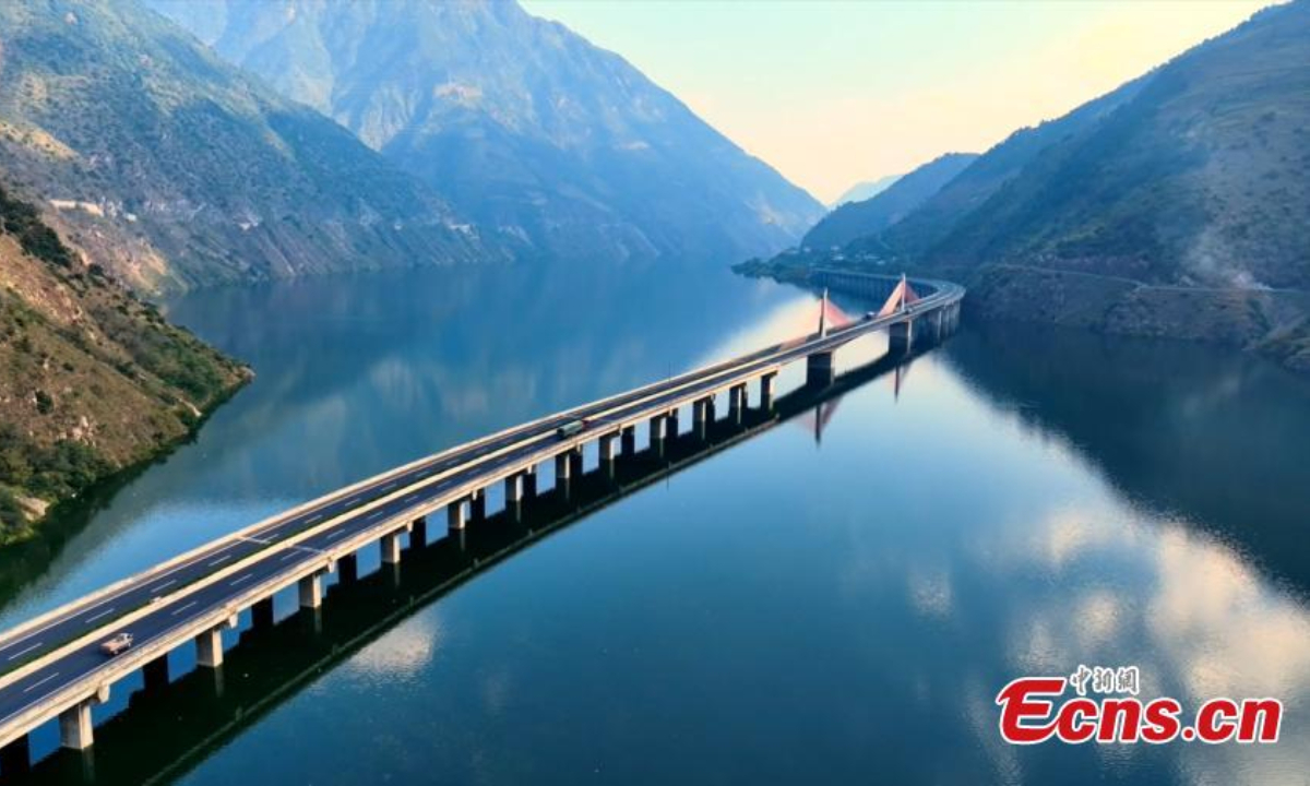 Incredible view of Yaxi expressway in southwest China's Sichuan Province, Nov 17, 2022. Photo:China News Service