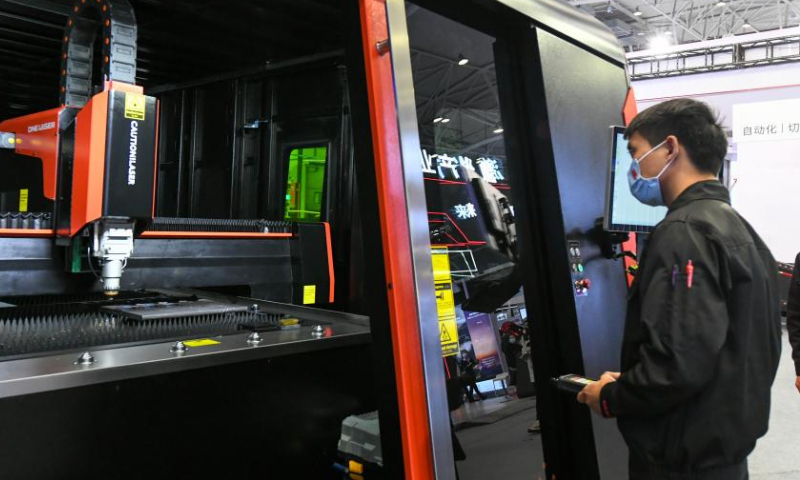 An exhibitor shows the operation of a laser cutting machine at the 10th China (Mianyang) Science and Technology City International High-Tech Expo in Mianyang, southwest China's Sichuan Province, Nov. 16, 2022. Photo: Xinhua