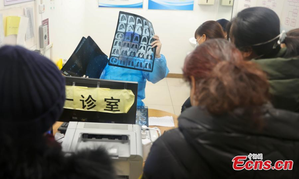 A doctors works at the emergency department of Beijing Chaoyang Hospital of Capital Medical University in Beijing, Dec 27, 2022. Photo:China News Service