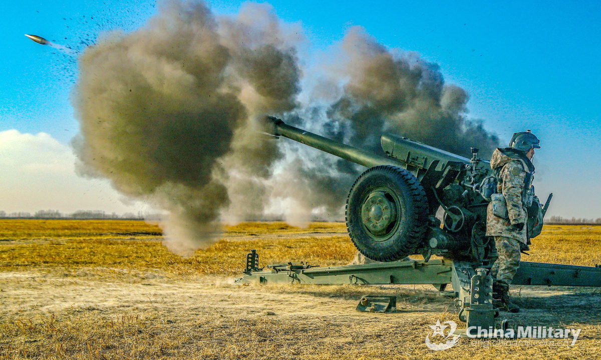 A soldier assigned to a fireteam of an airborne brigade fires a howitzer at simulated target during a recent combat training exercise to hone the troops' combat capabilities. Photo:China Military