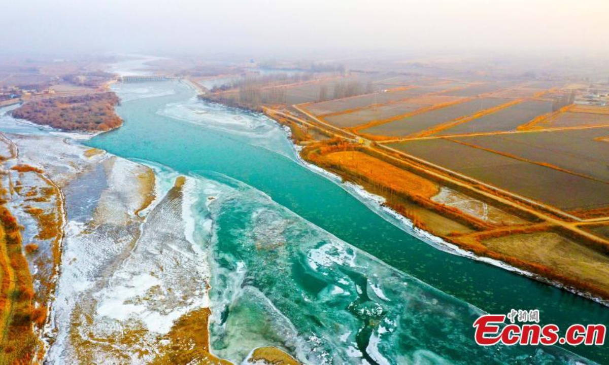 Aerial view shows drift ice floating in the Kaidu River with snow on the river bank in Hejing County, northwest China's Xinjiang Uyghur Autonomous Region, Dec 15, 2022. Photo: China News Service