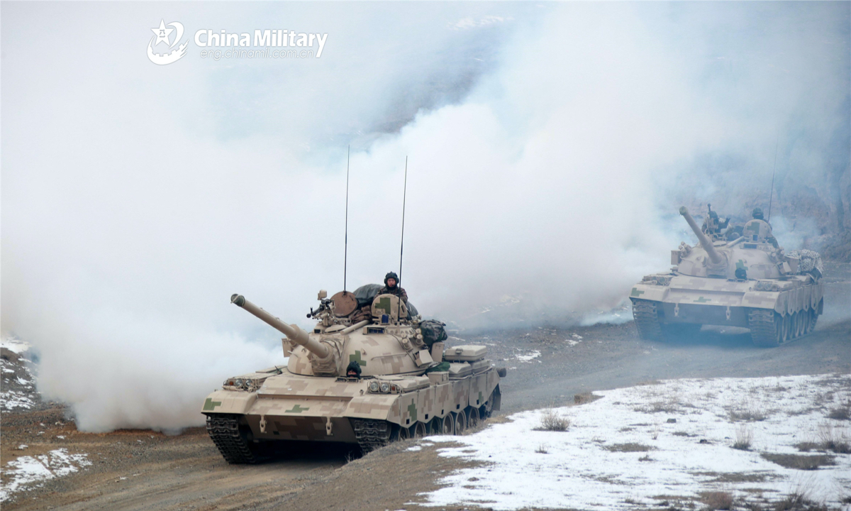 Main battle tanks (MBTs) attached to an armored element of a combined-arms regiment under the PLA Xinjiang Military Command are en route to the training field during a tactical maneuver training exercise on November 30, 2022. (eng.chinamil.com.cn/Photo by Yuan Kai)