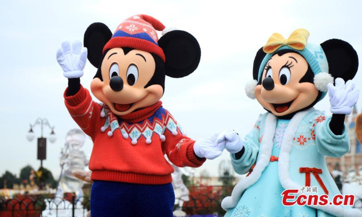 Disney characters pose for photos to welcome visitors, marking the Shanghai Disney Resort' return to full operations, Dec 8, 2022. Photo:Xinhua