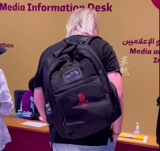 A video circulating on social media shows a reporter carrying a black backpack with a Beijing Summer Olympic logo printed on it, and he is seen checking in at a desk inside the media center for the Qatar 2022 FIFA World Cup. Photo:China Daily