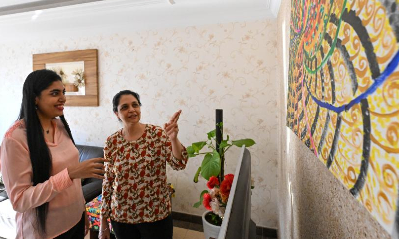 Gurmehar Singh and her mother talk about one of her paintings at her home in north China's Tianjin, Nov. 22, 2022.

In 1999, Gurmehar Singh moved with her parents from India to China at the age of five. Over the next 23 years, she has lived and studied in Chinese cities such as Beijing and Tianjin.

As a great fan of painting, Singh would visit museums and art galleries, exposing herself to many techniques of traditional Chinese painting whenever had time. Singh now runs her own art studio and teaches painting in Tianjin. The years in China have deeply affected the style of Singh's paintings. 