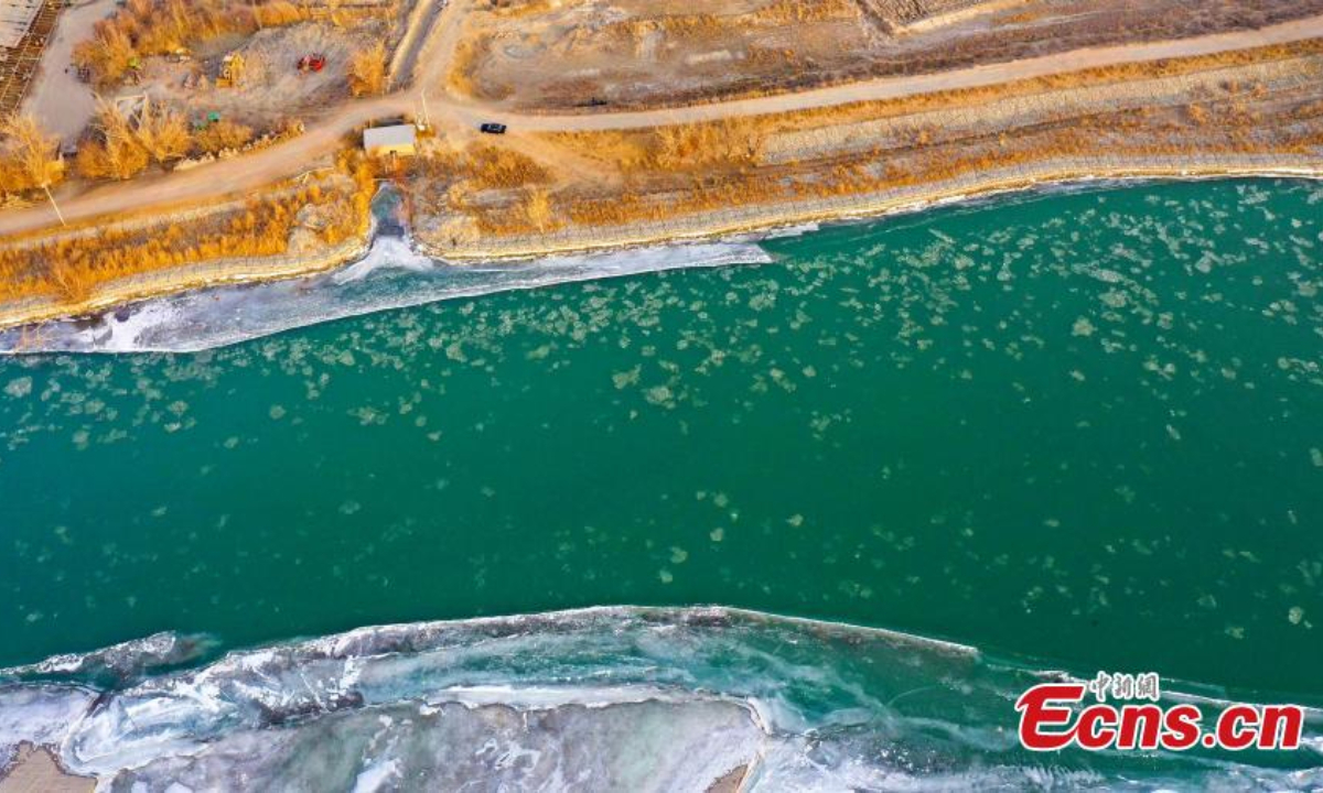 Aerial view shows drift ice floating in the Kaidu River with snow on the river bank in Hejing County, northwest China's Xinjiang Uyghur Autonomous Region, Dec 15, 2022. Photo: China News Service