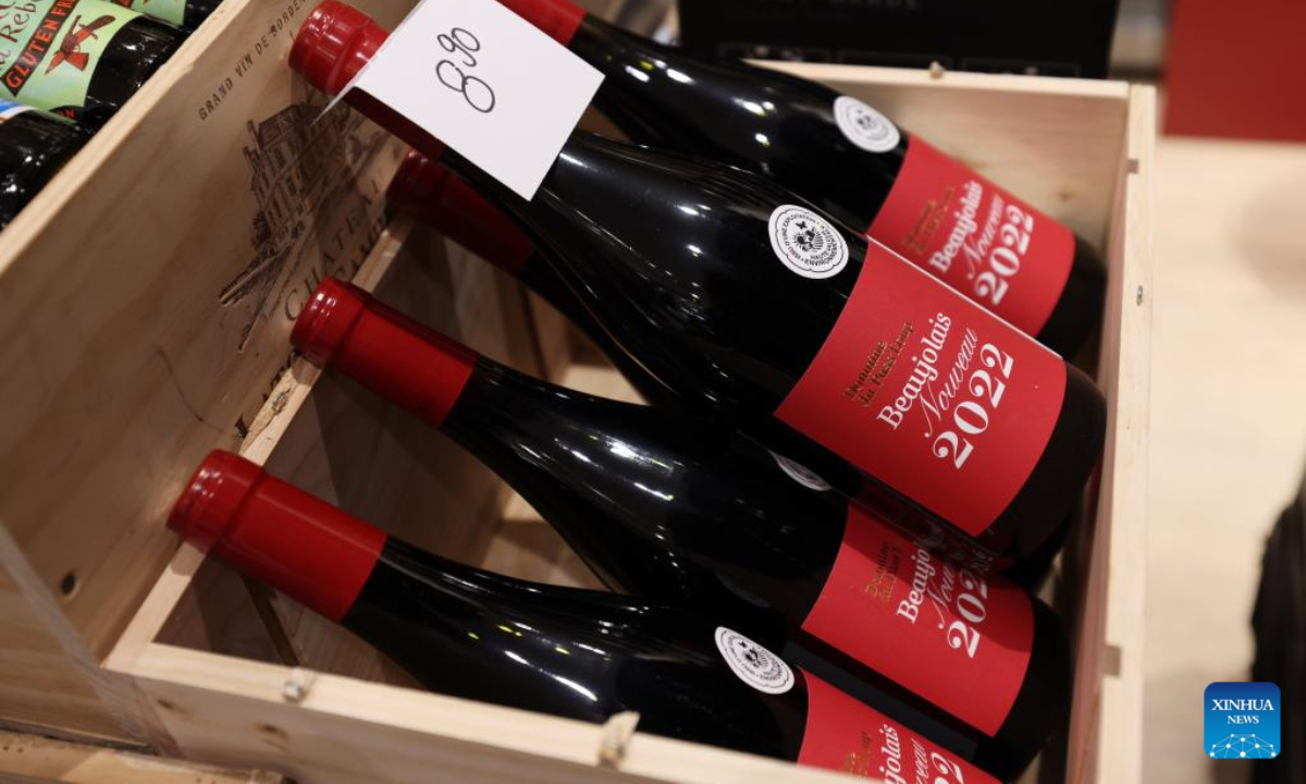 Bottles of new Beaujolais Nouveau wine are on sale at an alcohol boutique in Paris, France, Nov 17, 2022. The new Beaujolais Nouveau, a well-known French wine, was released on Thursday. Photo:Xinhua