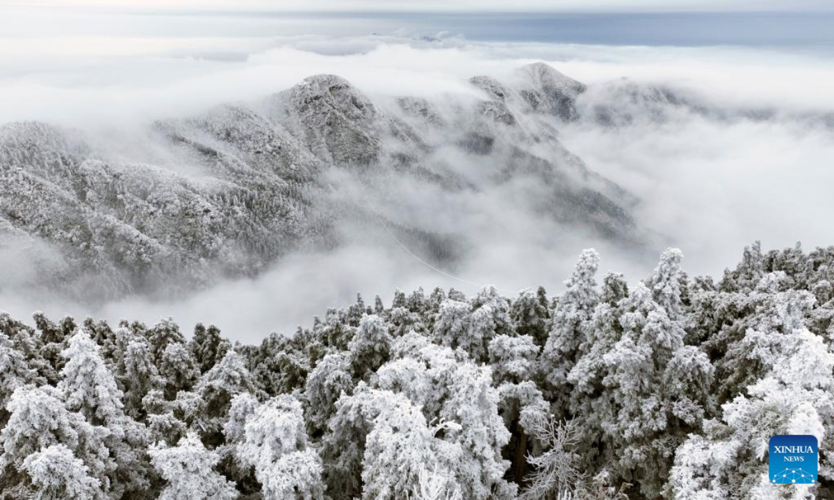 This aerial photo taken on Dec 2, 2022 shows the snow scenery of Hengshan Mountain scenic area in Hengyang, central China's Hunan Province. Photo:Xinhua