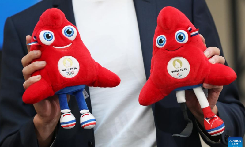 Tony Estanguet, President of Paris 2024, poses with the Phryges, unveiled as the official mascots of Paris 2024 Olympic and Paralympic Games during a press conference in Saint Denis, France, Nov. 14, 2022. Photo: Xinhua