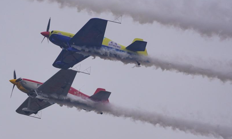 Aircraft from two Russian aerobatic teams jointly perform at the Nanchang Air Show in Nanchang, east China's Jiangxi Province, Nov. 25, 2022. The 2022 China Aviation Industry Conference and Nanchang Air Show kicked off here on Friday. (Xinhua/Zhou Mi)