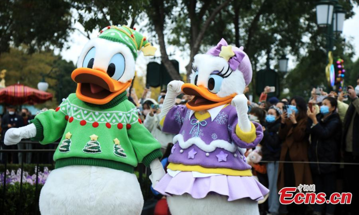 Disney characters pose for photos to welcome visitors, marking the Shanghai Disney Resort' return to full operations, Dec 8, 2022. Photo:Xinhua