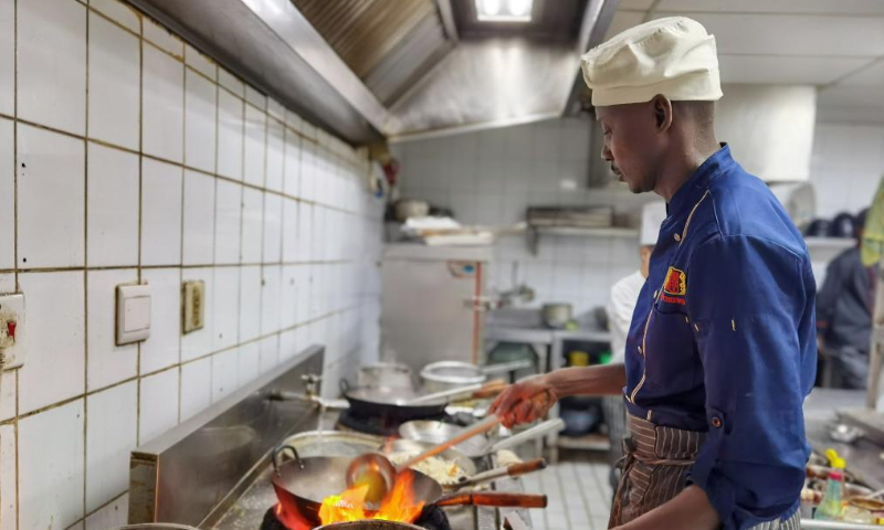 A Namibian chef prepares a Chinese dish at a restaurant in Windhoek, Namibia, on Nov. 12, 2022. Photo: Xinhua