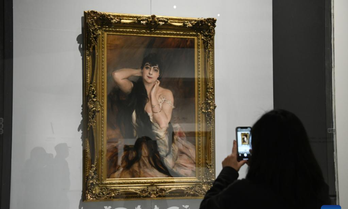 A visitor takes photos of a painting at an exhibition of modern and contemporary European artworks in Chengdu Museum in Chengdu, southwest China's Sichuan Province, Nov 25, 2022. Photo:Xinhua