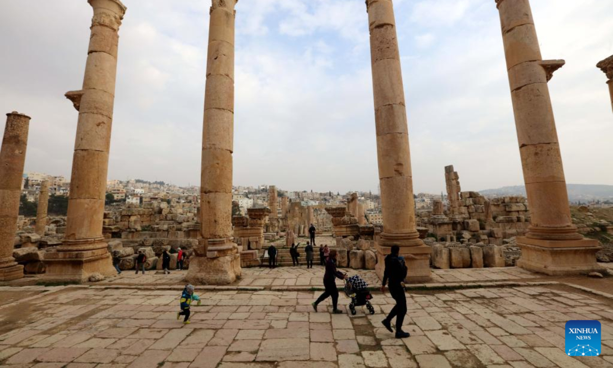 Tourists visit a Roman archeological site in Jerash, Jordan, on Dec 23, 2022. Photo:Xinhua