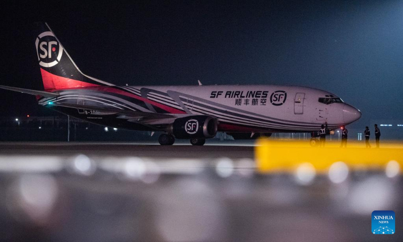 An all-cargo aircraft bound for Shenzhen prepares to take off at the Ezhou Huahu Airport in Ezhou, central China's Hubei Province, Nov. 27, 2022. (Xinhua/Wu Zhizun)