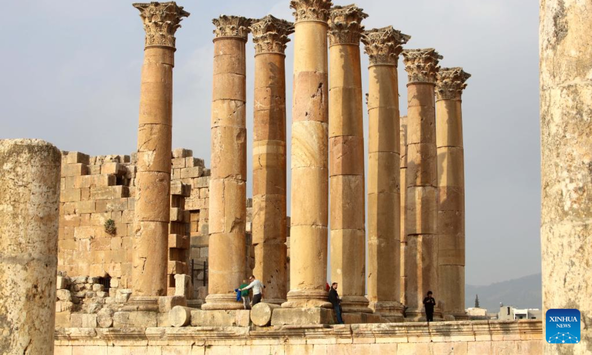 Tourists visit a Roman archeological site in Jerash, Jordan, on Dec 23, 2022. Photo:Xinhua