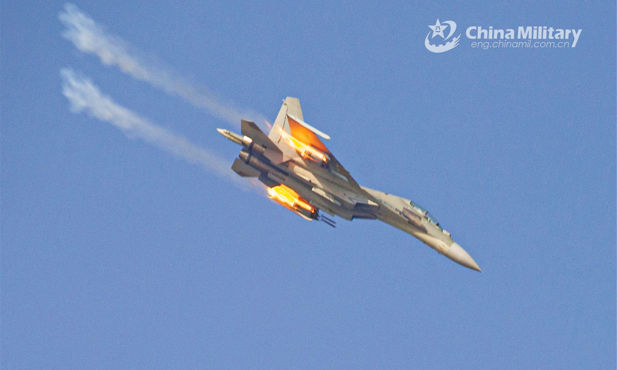 A fighter jet attached to an aviation brigade under the PLA Air Force fires rockets against ground targets during a flight training exercise on November 15, 2022. Photo: China Military