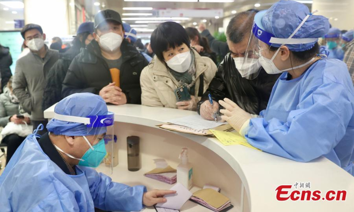 Patients line up for treatment at the emergency department of Beijing Chaoyang Hospital of Capital Medical University in Beijing, Dec 27, 2022. Photo:China News Service