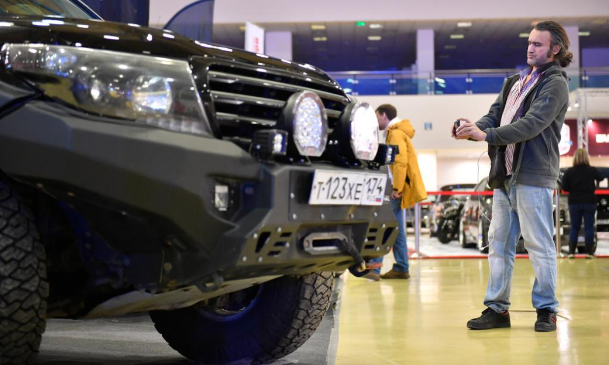 A man takes photos during a travel vehicle exhibition in Moscow, Russia, Dec 2, 2022. The exhibition attracts manufacturers and fans of different kinds of travel vehicles.Photo:Xinhua
