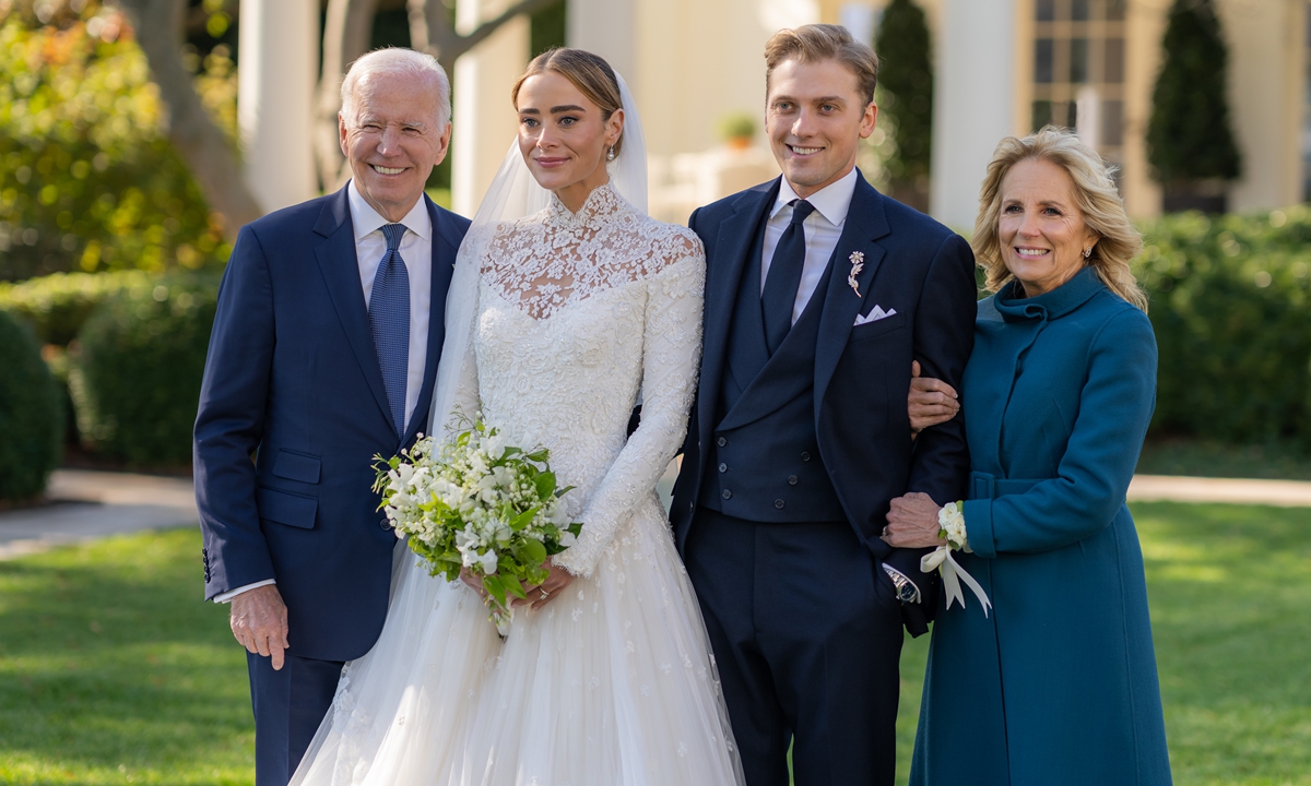 In this handout provided by The White House, President Joe Biden and First Lady Jill Biden attend the wedding of Peter Neal and Naomi Biden Neal on the South Lawn of the White House on November 19, 2022 in Washington DC. Photo: VCG