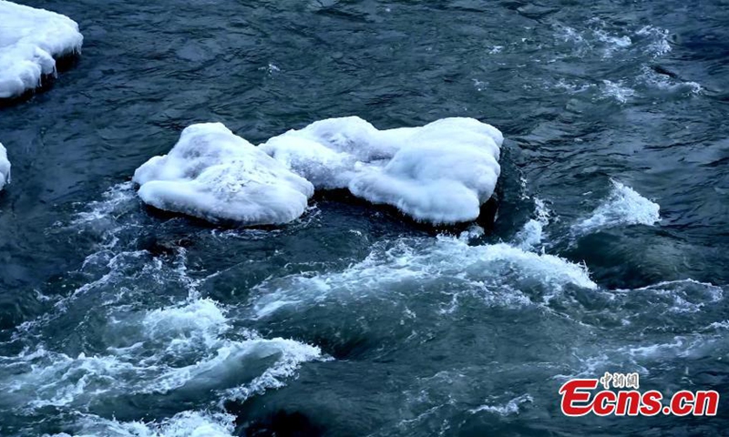 Clusters of ice drift in waters of Heihe gorge in Qilian County, Haibei Tibetan Autonomous Prefecture, northwest China's Qinghai Province. The Heihe River is the second largest inland river in China and the Heihe Grand Canyon in this scenic spot is the third largest canyon in the world. (Photo: China News Service/Bao Lei)