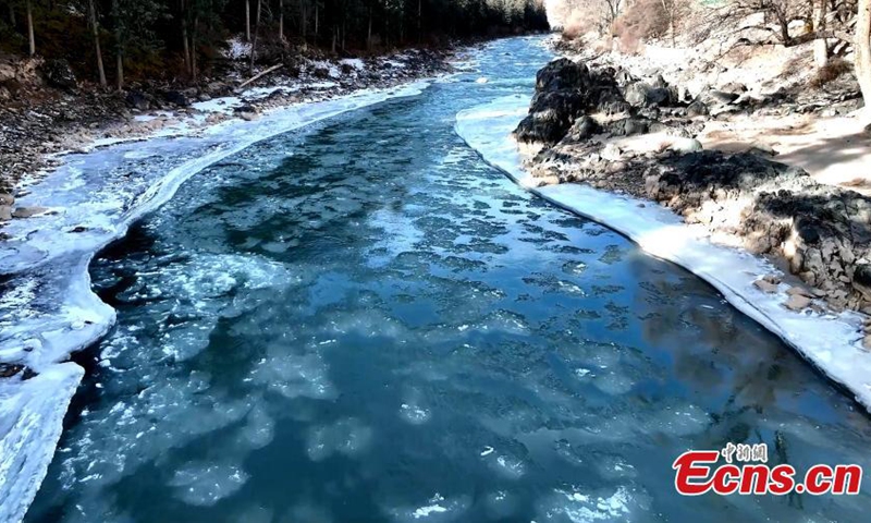 Clusters of ice drift in waters of Heihe gorge in Qilian County, Haibei Tibetan Autonomous Prefecture, northwest China's Qinghai Province. The Heihe River is the second largest inland river in China and the Heihe Grand Canyon in this scenic spot is the third largest canyon in the world. (Photo: China News Service/Bao Lei)