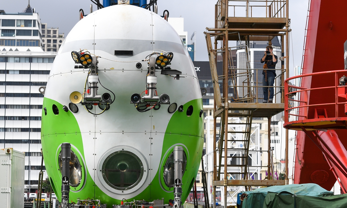 Carrying Human Occupied Vehicle (HOV) Fendouzhe, Chinese research vessel <em>Tansuoyihao</em> docks at the Queen's Wharf in New Zealand. A New Zealand scientist and a submersible pilot from China have become the first women to dive to Scholl Deep at 10 kilometers below sea level, the deepest point of the Kermadec Trench. It was only the second crewed visit to explore the Scholl Deep and was done as part of a two-month scientific voyage on board the <em>Tansuoyihao</em>. Photo: Xinhua