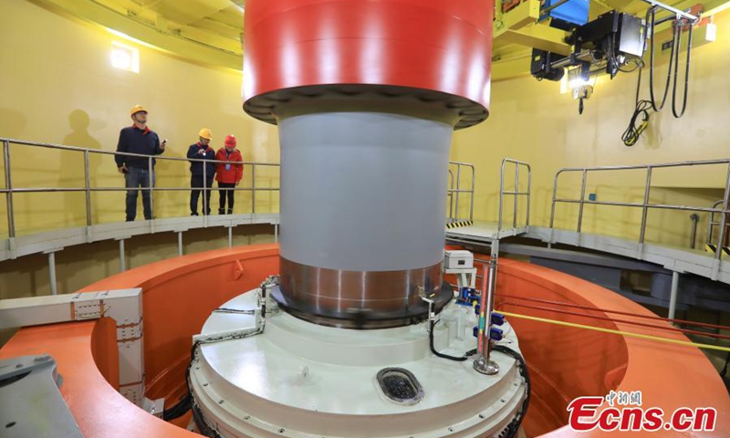 Staff members make inspection at the Suwalong Hydropower station at the upstream of the Jinshajiang River at the intersection of the Mangkam County of Tibet and the Batang County of the Sichuan Province, Nov. 30, 2022. (Photo: China News Service/Wang Lei)



