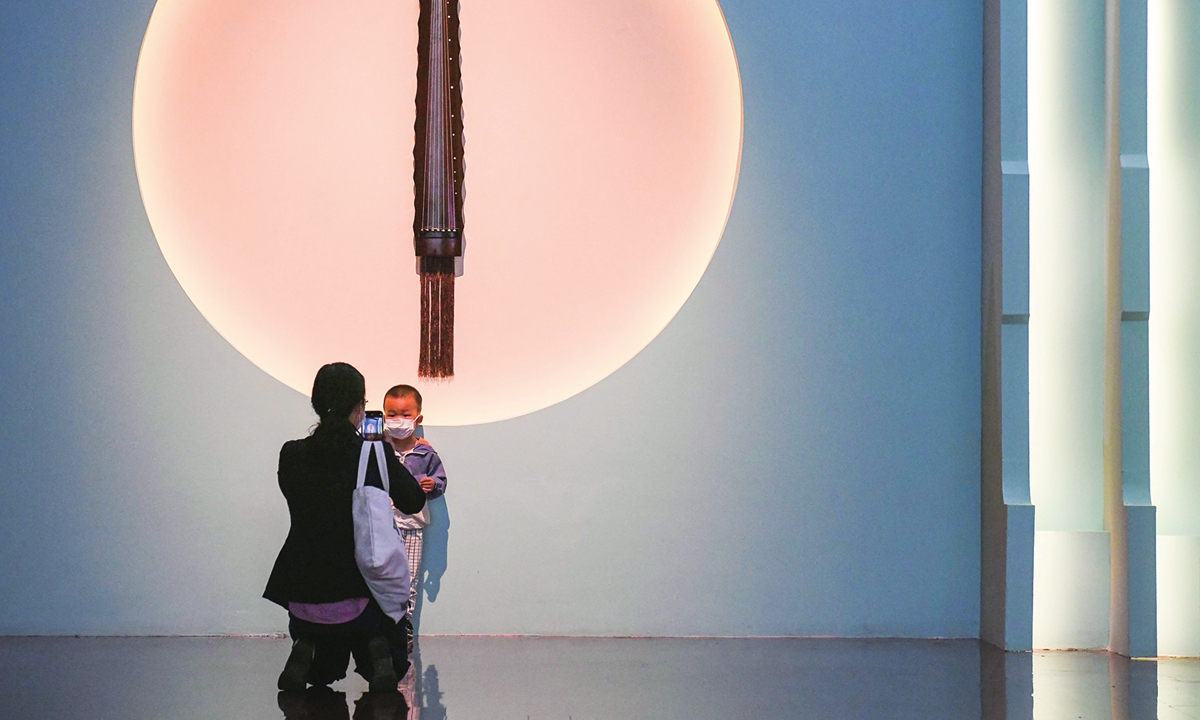 Visitors at the Guangdong Museum Photo: IC