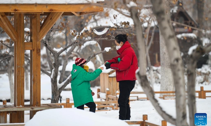 People play in a park after a snowfall in Urumqi, northwest China's Xinjiang Uygur Autonomous Region, Dec. 7, 2022.(Photo: Xinhua)