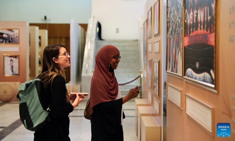 People visit a photo exhibition showcasing the friendly exchanges and cooperation between China and Arab countries in Riyadh, Saudi Arabia, Dec. 7, 2022.(Photo: Xinhua)