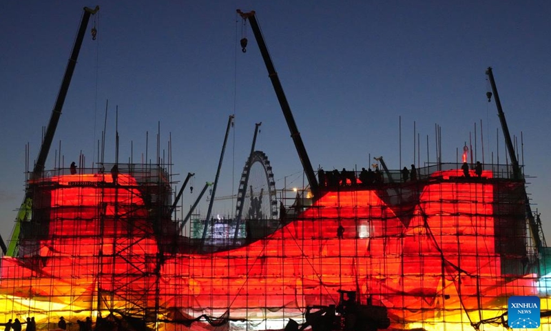 Workers are seen at the construction site of the Harbin Ice-Snow World, a renowned seasonal theme park opening every winter, in Harbin, northeast China's Heilongjiang Province, Dec. 7, 2022.(Photo: Xinhua)