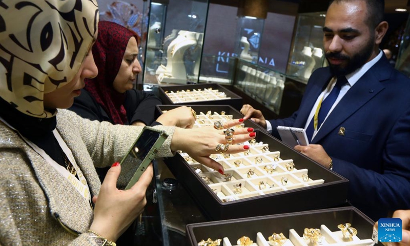 People try on rings at International Nebu Expo for Gold & Jewelry 2022 in Cairo, Egypt, on Dec. 11, 2022.(Photo: Xinhua)