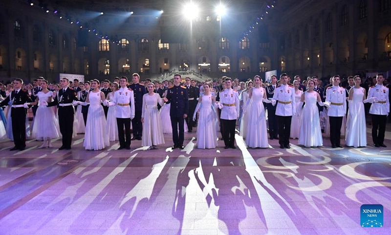 Participants prepare to dance during the International Charity Cadet Ball in Moscow, Russia, on Dec. 13, 2022.(Photo: Xinhua)