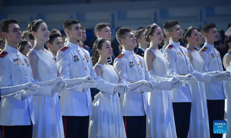 Participants prepare to dance during the International Charity Cadet Ball in Moscow, Russia, on Dec. 13, 2022.(Photo: Xinhua)