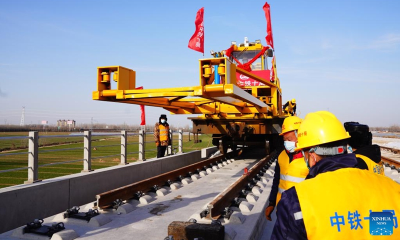 Workers lay tracks at the construction site of the Jinan-Zhengzhou high-speed railway in Liaocheng City, east China's Shandong Province, Dec. 15, 2022. The track-laying ceremony of the Shandong section of Jinan-Zhengzhou high-speed railway was held in Liaocheng City on Thursday.(Photo: Xinhua)