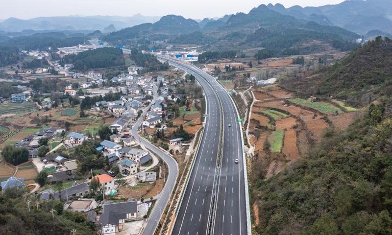 This aerial photo taken on Dec. 15, 2022 shows engineering vehicles running on the Xiangkou-Huangzhong section of an expressway linking Renhuai City and Zunyi City in southwest China's Guizhou Province. The Renhuai-Zunyi Expressway was officially put into full operation on Friday. It reduces the road travel time between Renhuai and Zunyi from an hour and a half to 30 minutes.(Photo: Xinhua)