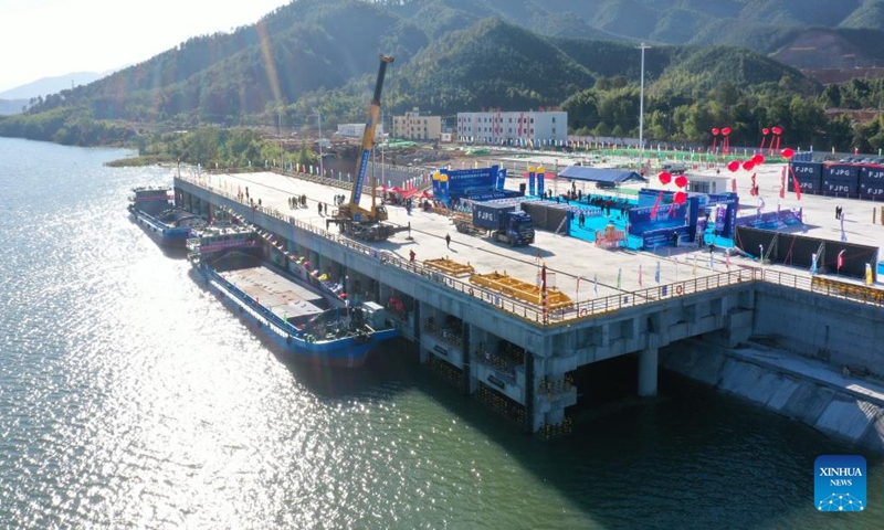 This aerial photo shows containers being loaded onto a new energy cargo ship at a wharf of Nanping Port in southeast China's Fujian Province on Dec. 18, 2022.

The main stream of Minjiang River reopened to navigation on Sunday. Navigation in the river's main stream had been suspended for years due to changes in water level and hydrogeological conditions. (Xinhua/Lin Shanchuan)