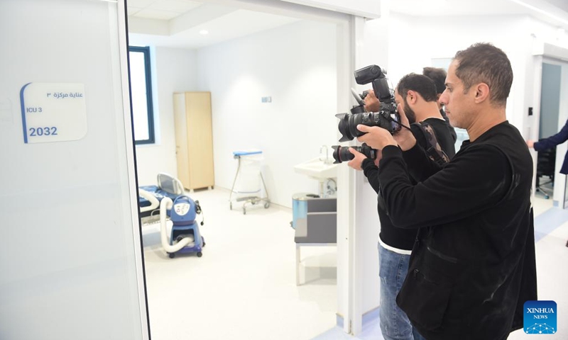 Journalists visit the ICU of the Kuwait Health Assurance Hospital in Ahmadi, Kuwait, Dec. 18, 2022. The soft opening ceremony of a hospital built by a Chinese company was held in Ahmadi, Kuwait, on Sunday.(Photo: Xinhua)